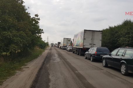 На об’їзній Тернополя величезний затор (Фото)