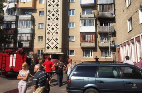 У Тернополі врятували чоловіка, який підпалив себе у власній квартирі (Фото)