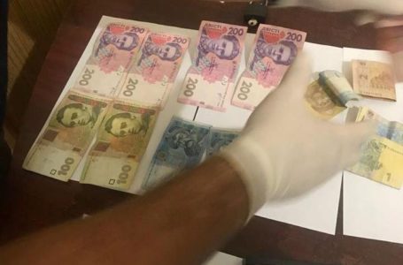 На Тернопільщині за швидке оформлення паспортів чиновниця вимагала тисячу гривень хабара
