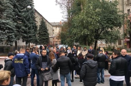 Тернопільські активісти протестували біля управління поліції