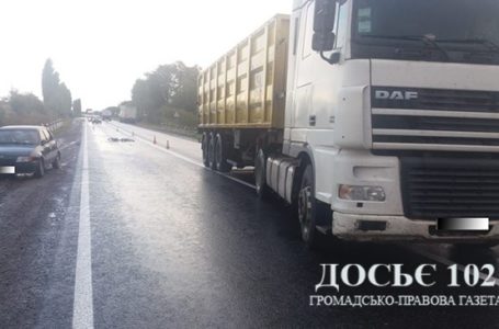 На Тернопільщині вантажівка переїхала велосипедиста. Потерпілий – у реанімації