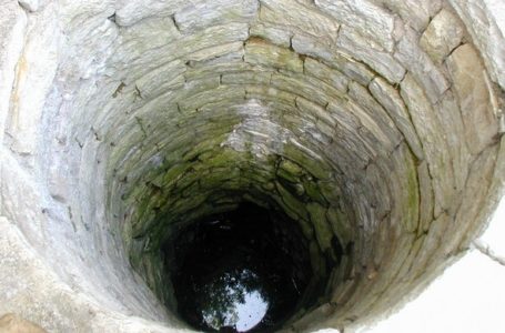 На Лановеччині  батьки виявили у колодязі тіло власного сина