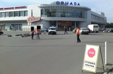 У Тернополі львів’янин обікрав автомобіль, припаркований біля супермаркету