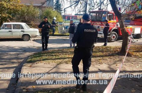 Пенсіонер, який хотів підірвати квартиру, неодноразово нападав на сусідів (Відео)