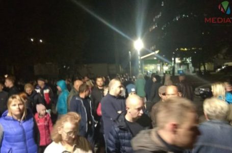 Тернопіль у довжелезних заторах. Пішохідним ходять противники торф’яних котелень (Наживо)