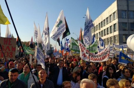 «Мінімальна зарплата близько чотирьох тисяч гривень, прожитковий мінімум – менше двох», – що передбачає держбюджет-2019