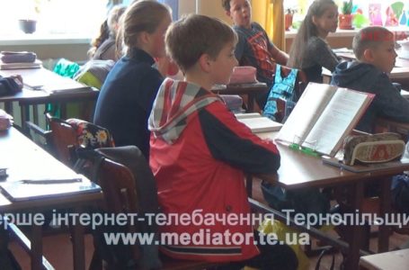 Тернопільські матусі відсудили право на безкоштовну освіту іногородніх дітей