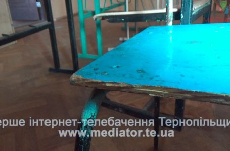 «Ми також сиділи на старих», – почаївські чиновники не захотіли обмінюватись кріслами (Відео)
