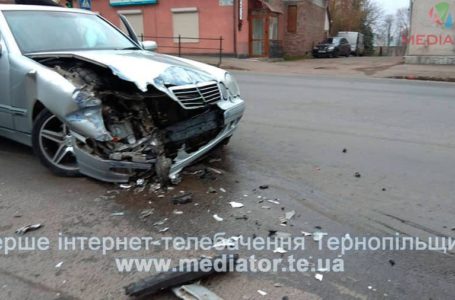 ДТП на “Східному”: мерседес врізався в автобус