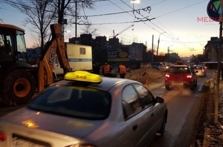 На Збаразькій досі затори, каналізаційну трубу ремонтуюють (Фото)