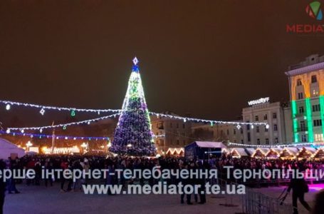 Головна ялинка Тернополя засяє новорічними вогниками (Наживо)