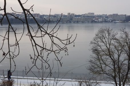 На замерзлому Тернопільському ставі перші рибалки (Фото)