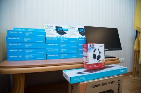 На Тернопільщині діти навчитимуться з електронних підручників