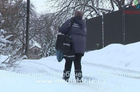 Почаївські листоноші після звільнення їдуть на заробітки за кордон