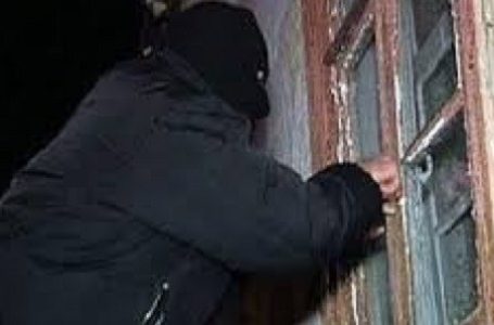 У Скалаті невідомі в масках вдерлися вночі у будинок і побили власника