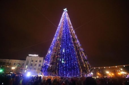 Сьогодні на Театральному майдані засвітять головну ялинку Тернополя
