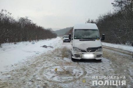 На Тернопільщині бус наїхав на чоловіка, потерпілий помер