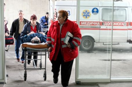 Тернополянка 40 хвилин рятувала непритомного чоловіка, поки їхала швидка