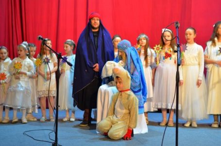Чари Різдва та Вифлеємський вогонь: у Тернополі запалили «Різдвяну свічечку» (Фото)