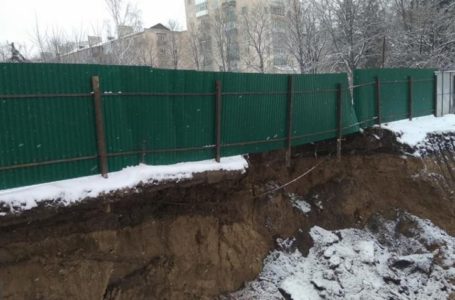Сквер на вулиці Миру продовжують забудовувати (Фото)