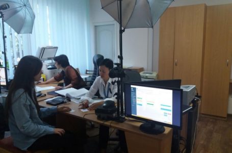 Вклейка фото у паспорт-книжечку має бути не пізніше, ніж через місяць після дня народження