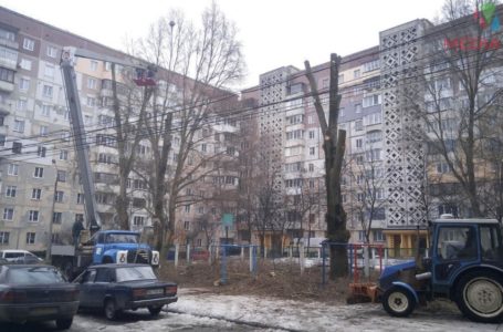 Двоє тернопільських комунальників – у реанімації: чоловіки впали з висоти