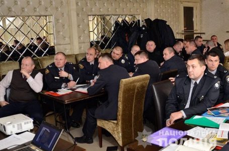 Тернопільських поліціантів навчали правильно та ефективно розпізнавати виборчі правопорушення (Відео)