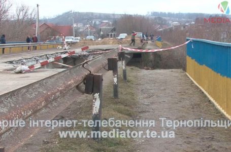Міст, який обвалився на Тернопільщині, відновлять до літа (Відео)