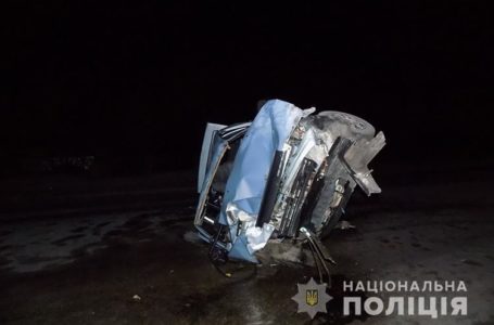 У Кременці автівка влетіла в бетонну огорожу, постраждали п’ятеро людей