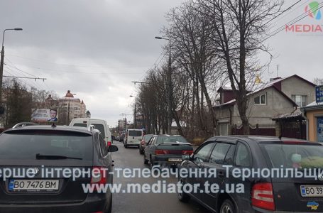 Через ремонт дороги на Бандери затор (Фото)