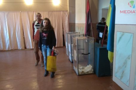 На Тернопільщини дві виборчі дільниці відкрилися невчасно