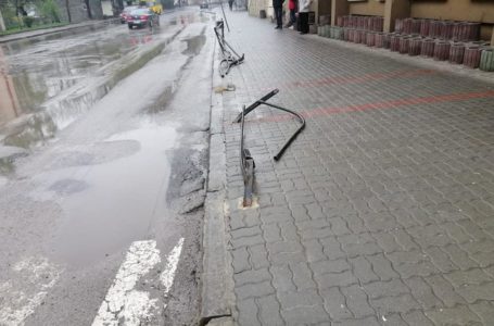 Біля “жовтої” церкви у Тернополі п’яний водій зніс огорожу (Фото)