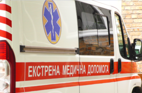 У Чорткові чоловік  впав з драбини і вбився