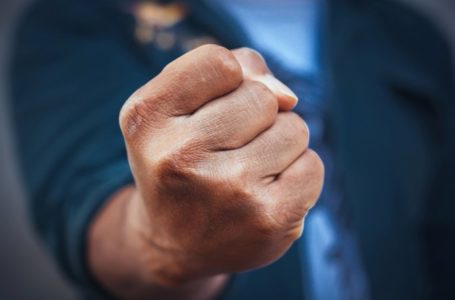 На родину тернопільського підприємця напали: власників оселі госпіталізували, діти і бабуся не постраждали