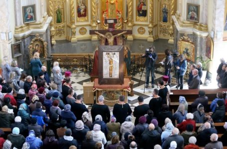 Копія чудотворної ікони Розп’яття Спасителя перебуватиме у Тернополі до 6 квітня