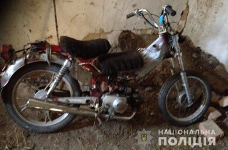 Неповнолітні з Гусятинщини викрали мопед