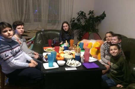 На Тернопільщині вихованці інтернатів святкують Великдень у родинах