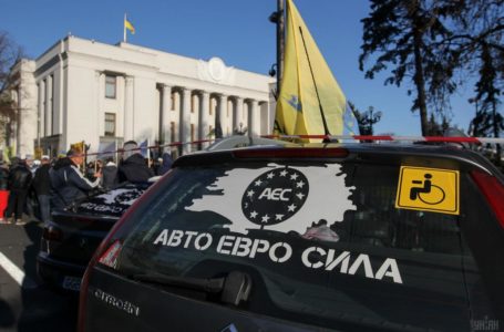 Євробляхери вимагають відтермінування карального закону