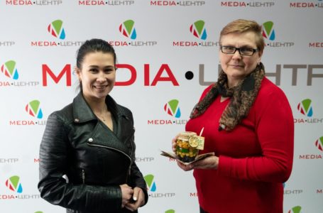 Смачний мед від тернопільських підприємців виграла читачка МедіаТОРа (Фото)