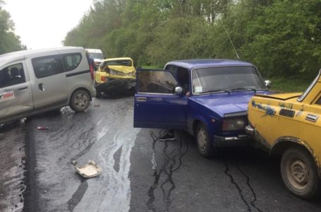 На Тернопільщині ДТП за участю 5 автівок (Фото)