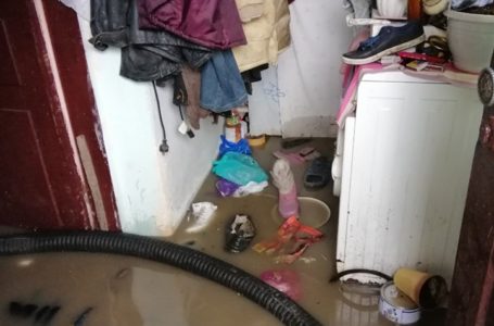 Через негоду на Тернопільщині з затоплених подвір’їв викачують воду (Фото)