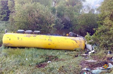 На Борщівщині цистерна зі скрапленим газом злетіла у кювет