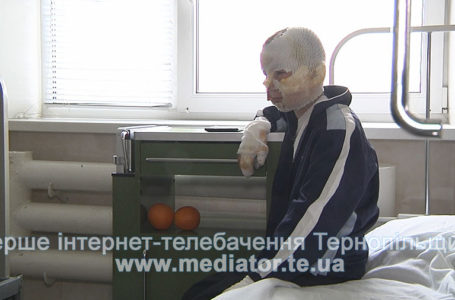 Вогонь з труни. Бабуся знайшла непритомного онука на підлозі (Відео)