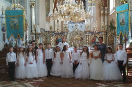 Школярі Тернопільщини прийняли Перше Причастя (Фото)