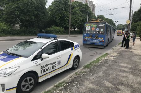 Тернополянка, яку переїхав тролейбус, померла в лікарні (Фото)