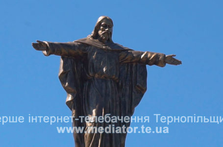 На Тернопільщині встановили прототип бразильської фігури Спасителя (Відео)