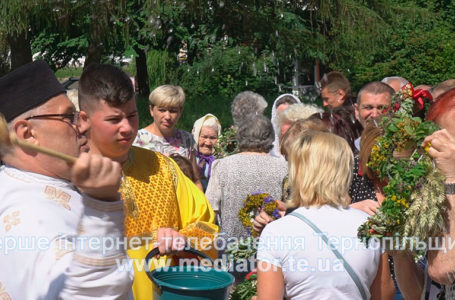 Тернополяни освятили віночки, щоб мати обереги в домівках (Відео)