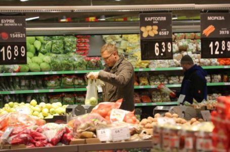 «Яблука за три сотні». У тернопільському супермаркеті продали зайвий товар