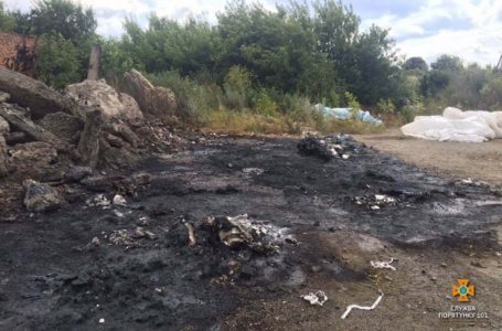 На Борщівщині горіли мішки з хімічною речовиною