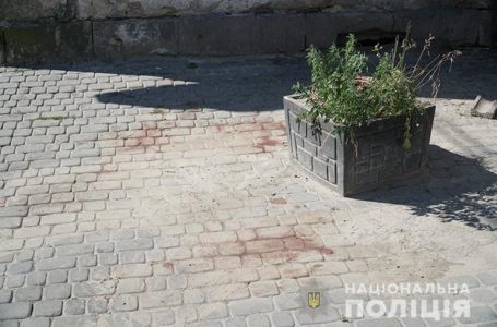 У лікарні помер один з чоловіків, яких підрізали біля “Сіті”. Підозрюваного у вбивстві затримали (Відео/Фото)